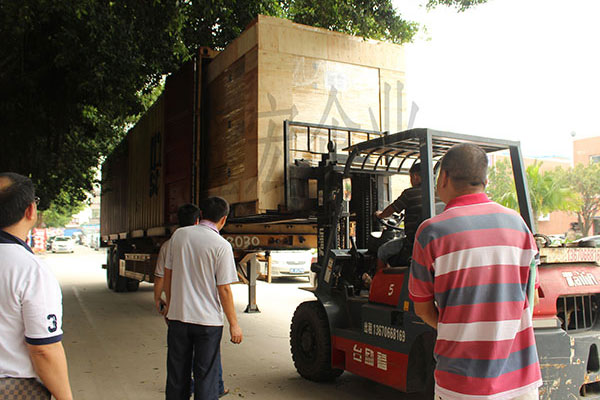 600KW上柴股份靜音柴油發電機組 出口非洲尼日利亞，裝車發貨